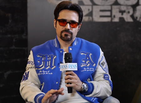 Juned Wani (@juned_wani) on Twitter photo "Growing sense of normalcy, reduced incidents, & rising tourism" — #EmraanHashmi on filming in #JammuAndKashmir.
The Valley is thriving again, despite #Pakistan’s tired propaganda. No more fear, no more fiction — #Kashmir is rewriting its own story.
#GroundZero <a href="/emraanhashmi/">Emraan Hashmi</a> "Growing sense of normalcy, reduced incidents, & rising tourism" — #EmraanHashmi on filming in #JammuAndKashmir.
The Valley is thriving again, despite #Pakistan’s tired propaganda. No more fear, no more fiction — #Kashmir is rewriting its own story.
#GroundZero <a href="/emraanhashmi/">Emraan Hashmi</a>
