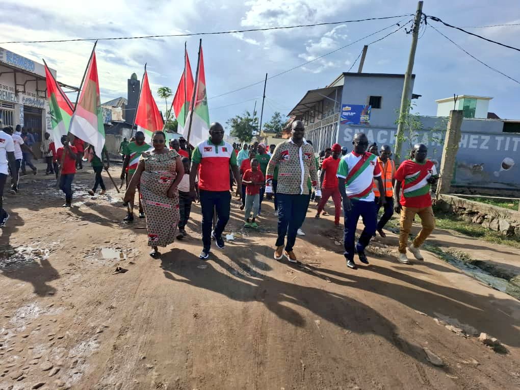 3/3 🌍 MSc. #Lin_HAMENYIMANA a appelé les membres à propulser le développement local, à l’image de Rohero, pour concrétiser la Vision 🇧🇮 2040-2060. MSc. Ir. #Florian_NIJIMBERE a conclu : «Gahahe peut devenir un bastion du CNDD-FDD avec +95% des voix.» #Tsinda2025 #Ntihangarwa2025