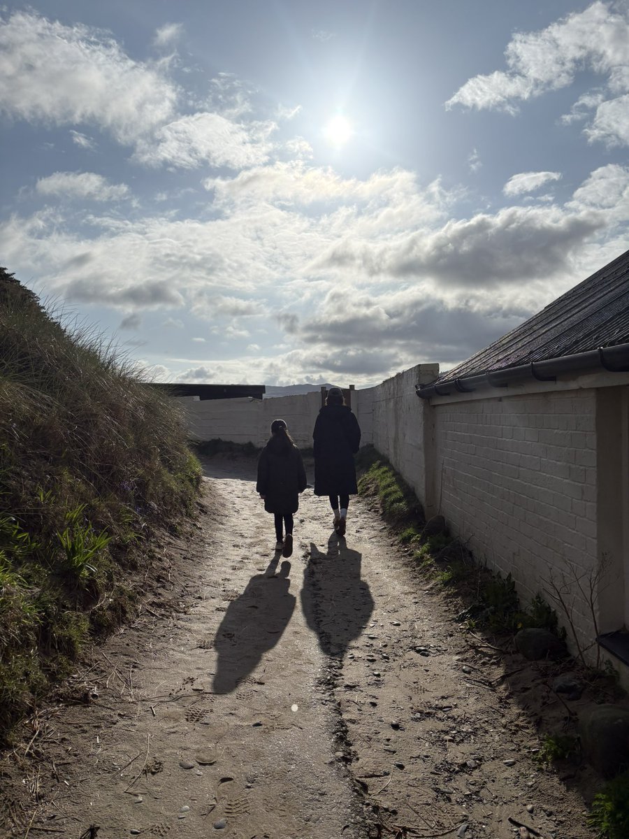 4,000 steps before 9am! And the sunshine making a difference too. Half term with the family ❤️👌🏻