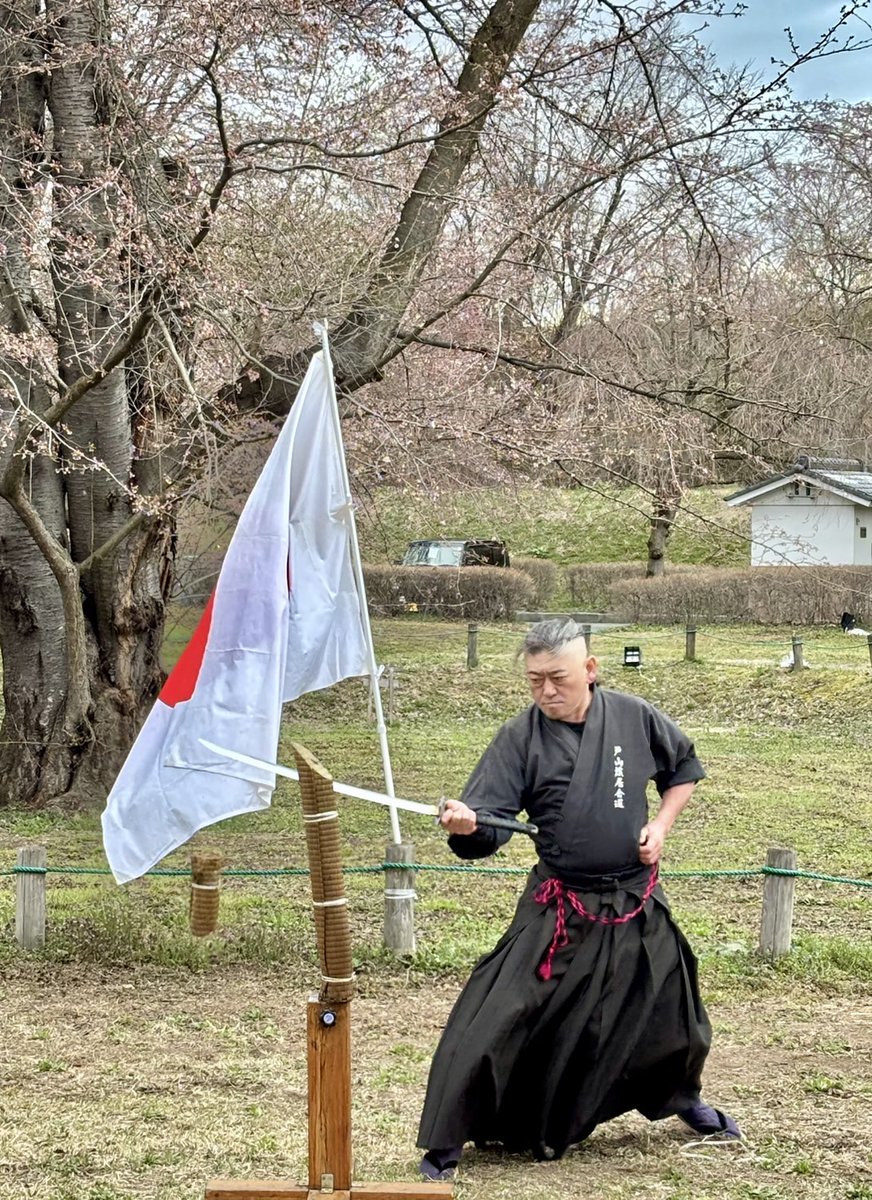 kitekero's tweet photo. 山形県の中山町観光協会です。
4/12，13にお達磨の桜公園で、達磨寺田植え踊り披露と戸山流居合道抜刀術演武奉納が行われました✨
ただいま公園内の桜が見頃です！ぜひお越しください！！ https://t.co/zMQvaotOjg