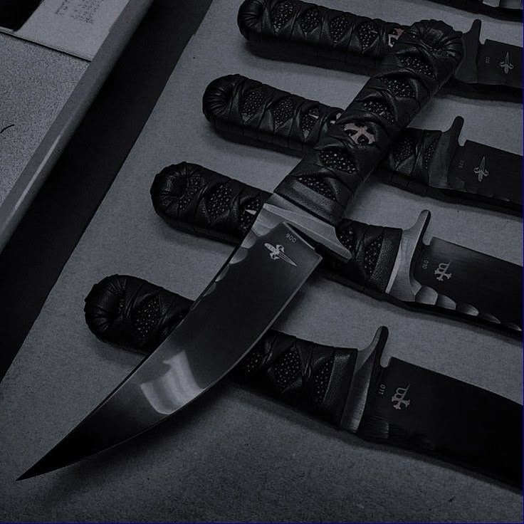 heesunmygem's tweet photo. Checkmate 🔞
a #sunharem fic wherein, sunoo was the country's deadliest assassin, but everything changed when his own agency betrayed him, selling him to the highest bidder.

Now, the world's most dangerous players gather—not to kill him, but to own him.

https://t.co/suQGlFNy0W https://t.co/Wiozj5Pt20