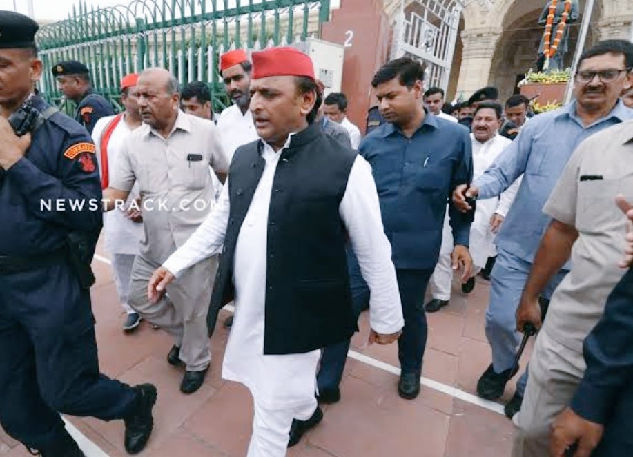 विरोधियों की अनगिनत साजिशें 

तमाम अफवाहें 
मगर एक ही लक्ष्य 

पीडीए एकता, पीडीए समाज 

गर्व है हमें अपने नेतृत्व पर , जननायक पर
कदम बिना रुके निरन्तर अग्रसर हैं।
<a href="/AnilYadavmedia1/">ANIL</a> 
<a href="/Awadheshprasad_/">Awadhesh Prasad</a> 
<a href="/ANURAGYADAVO1/">ANURAG YADAV</a> <a href="/DrLaxman_Yadav/">Dr. Laxman Yadav</a> 
<a href="/DrLaxman_Yadav/">Dr. Laxman Yadav</a>