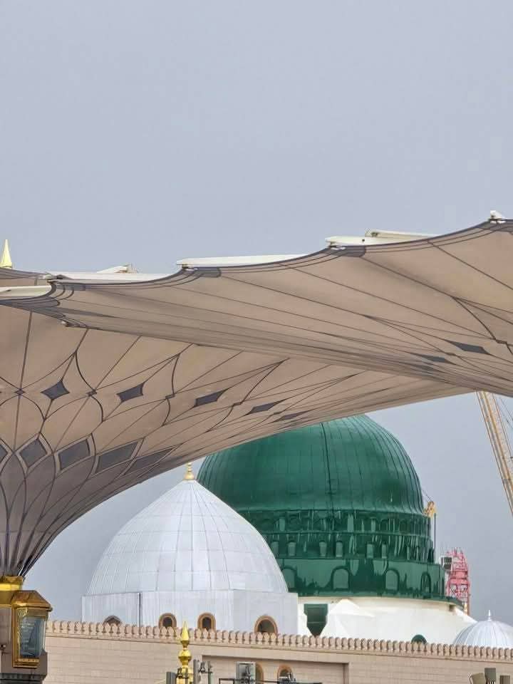 *راحتِ مشتاقاں ﷺ کے دیدار نے* *خسرو کے دل ، دین ، ہوش و عقل اور صبرو قرار سب کچھ چھین لیا اب اس مسکین کے پاس اور کیا ہے* 
 *جو آپ ﷺ پر نثار کر سکے* ۔💞💚🫰🏻

(حضرت امیر خسرو رحمتہ اللّه علیہ)