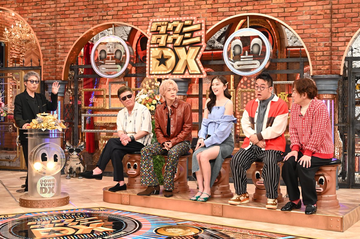 oricon's tweet photo. 📺 4/17(木)#ダウンタウンDX

ダウンタウン松本人志＆浜田雅功の
今回の代打MCはロンブー田村淳❗️

田村亮とのツーショット披露
https://t.co/73mfPnsg4a

📮ゲスト
イワクラ（蛙亭）
岡田圭右（ますだおかだ）
小沢仁志
品川祐（品川庄司）
なすなかにし
ホラン千秋
YUTA(NCT 127)
ゆうちゃみ https://t.co/R0gDP9w5Bc