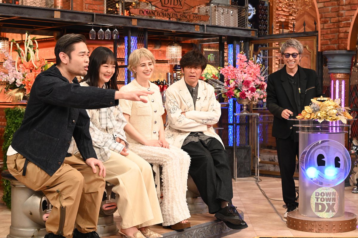 oricon's tweet photo. 📺 4/17(木)#ダウンタウンDX

ダウンタウン松本人志＆浜田雅功の
今回の代打MCはロンブー田村淳❗️

田村亮とのツーショット披露
https://t.co/73mfPnsg4a

📮ゲスト
イワクラ（蛙亭）
岡田圭右（ますだおかだ）
小沢仁志
品川祐（品川庄司）
なすなかにし
ホラン千秋
YUTA(NCT 127)
ゆうちゃみ https://t.co/R0gDP9w5Bc