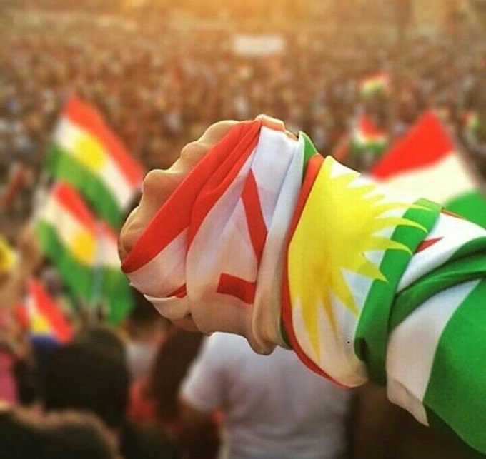 لاننا كورد ووطننا كوردستان هكذا يكون تاريخنا..
تبكي ارواحنا شموخا على شهدائنا :#حلبچة المفجوعة  أعلنت محافظة .. فامتزجت دموع الحزن بالفرح .. وتزينت محافظات اقليم كوردستان بولادة جديدة فتية .
وبعد يوم واحد فقط ذرفت دموع الفرح بفوز دهوك ببطولة الخليج .
هكذا نحن.
#كوردستان_وطني