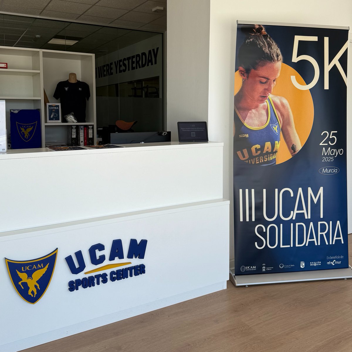 📍 ¡Ya puedes encontrar el cartel de la <a href="/UCAM/">UCAM Universidad</a> Solidaria 5K en el @UCAMSportCentery y apoya a
<a href="/AFACMUR1/">Afacmur</a> !

🏃‍♂️¡Nos vemos el 25 de mayo en Murcia!
¿Ya te has inscrito?

📌 Hazlo antes del 22 de mayo a las 14:00.

➡️ alcanzatumeta.es/iii-5k-marcha-…