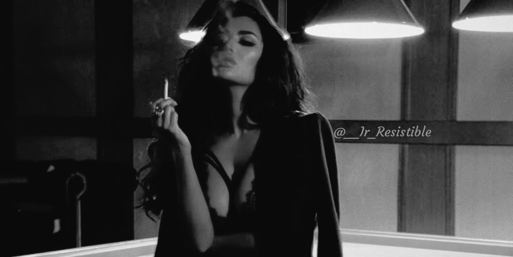 "Sen kokuyor yokluğunda içtiğim sigaralar".❦.