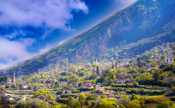 GanziChina's tweet image. Gotta experience the Pear Blossom Festival in Danba, Ganzi! Stay in cozy homestays, groove to Tibetan dances, make tsampa, dress up in traditional Jiarong attire... This cultural immersion is absolutely unforgettable!
#GanziGuide #SpringTrip #Tibetan #culture #Travel #China