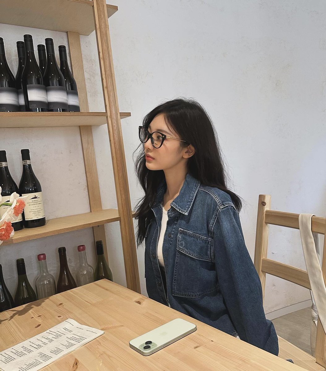 charging socially like my phone on 5% 🪫