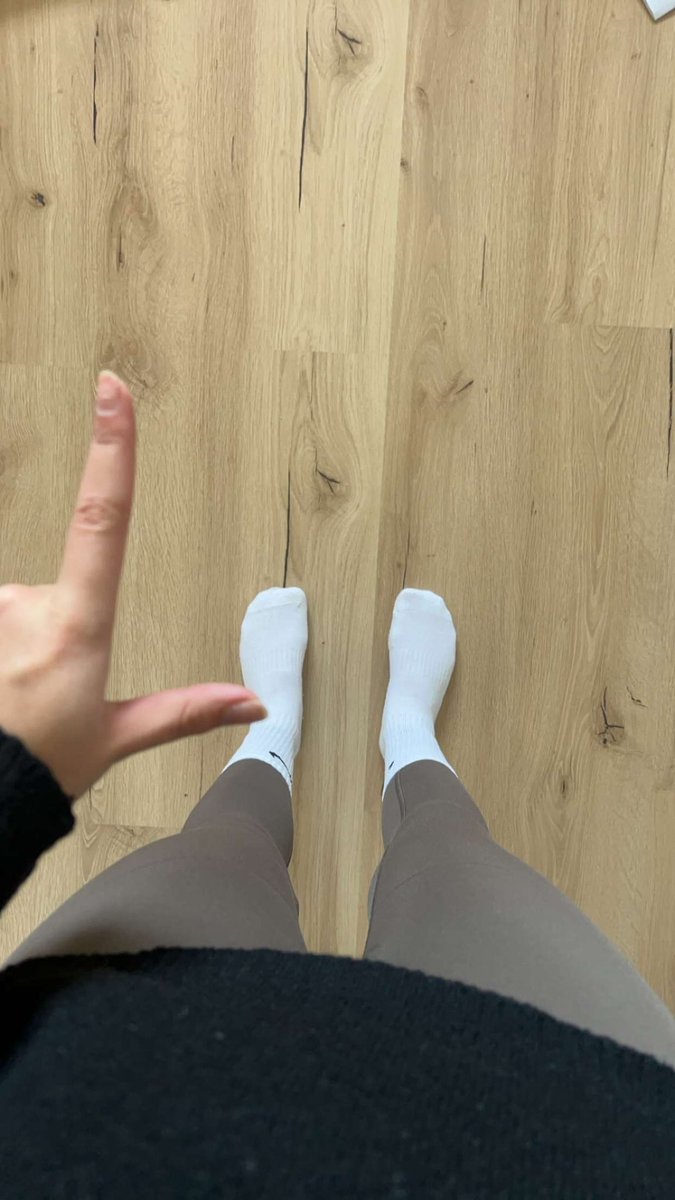Goettinlauraa's tweet photo. Du kannst schön weiter auf meine Füße gucken. Anfassen wäre sicherlich ein Traum für dich, oder?👀🙃

Telegramm: Gottinlauraa
Findom / femdom👉🏻👈🏻 https://t.co/EBSXUoeYcW