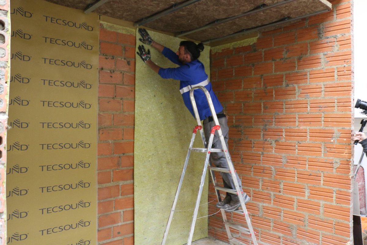 SopremaIberia's tweet photo. 🔇 Versátil, eficaz y fácil de instalar.
TECSOUND se adapta a todo tipo de estructuras para un aislamiento acústico de alto rendimiento.
👉 Descubre todas sus aplicaciones: https://t.co/HDj7tLzOJ2
#AislamientoAcústico #SolucionesConstructivas #TECSOUND #SOPREMAIberia https://t.co/So5pgxkwKK