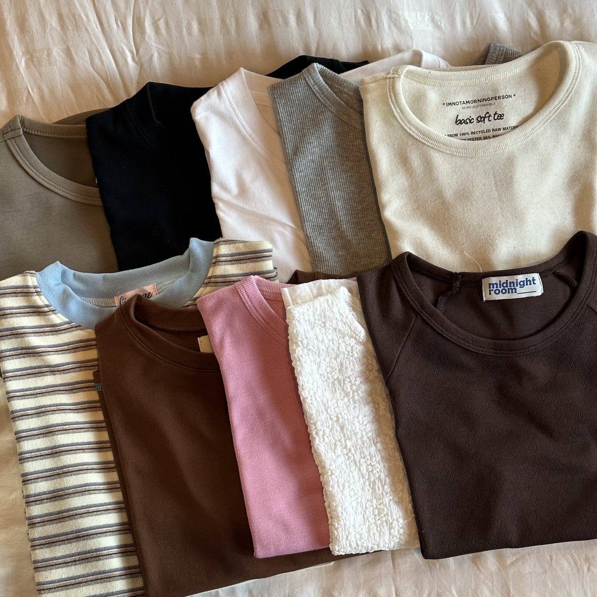 ป้ายยาเสื้อ baby tee ตัวโปรด เน้นเรียบๆ ใส่ได้บ่อย มีทั้งทรงครอปและเต็มตัว ทรงสวย ผ้าดี ยับยาก “แทบไม่ต้องรีด” ราคาเริ่มต้น 50 กว่าบาท 🐈✨🌷🩴