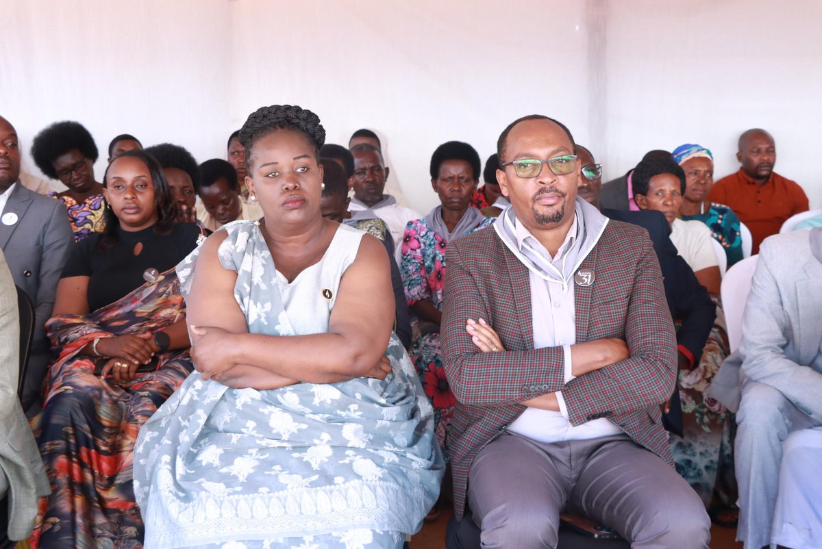 Umurenge wa Rilima - Akarere ka Bugesera (@rilimabugesera) on Twitter photo Uyu munsi, muri <a href="/RilimaBugesera/">Umurenge wa Rilima - Akarere ka Bugesera</a>, abaturage n’abayobozi mu nzego zitandukanye, abakozi b’ibitaro bya Rilima, n’abagize inzego z’umutekano turi Kwibuka ku nshuro ya 31 Jenoside yakorewe Abatutsi muri uyu murenge wa Rilima n’ibice bihegereye.
#TwibukeTwiyubaka
<a href="/BugeseraDistr/">Bugesera District</a> Uyu munsi, muri <a href="/RilimaBugesera/">Umurenge wa Rilima - Akarere ka Bugesera</a>, abaturage n’abayobozi mu nzego zitandukanye, abakozi b’ibitaro bya Rilima, n’abagize inzego z’umutekano turi Kwibuka ku nshuro ya 31 Jenoside yakorewe Abatutsi muri uyu murenge wa Rilima n’ibice bihegereye.
#TwibukeTwiyubaka
<a href="/BugeseraDistr/">Bugesera District</a>