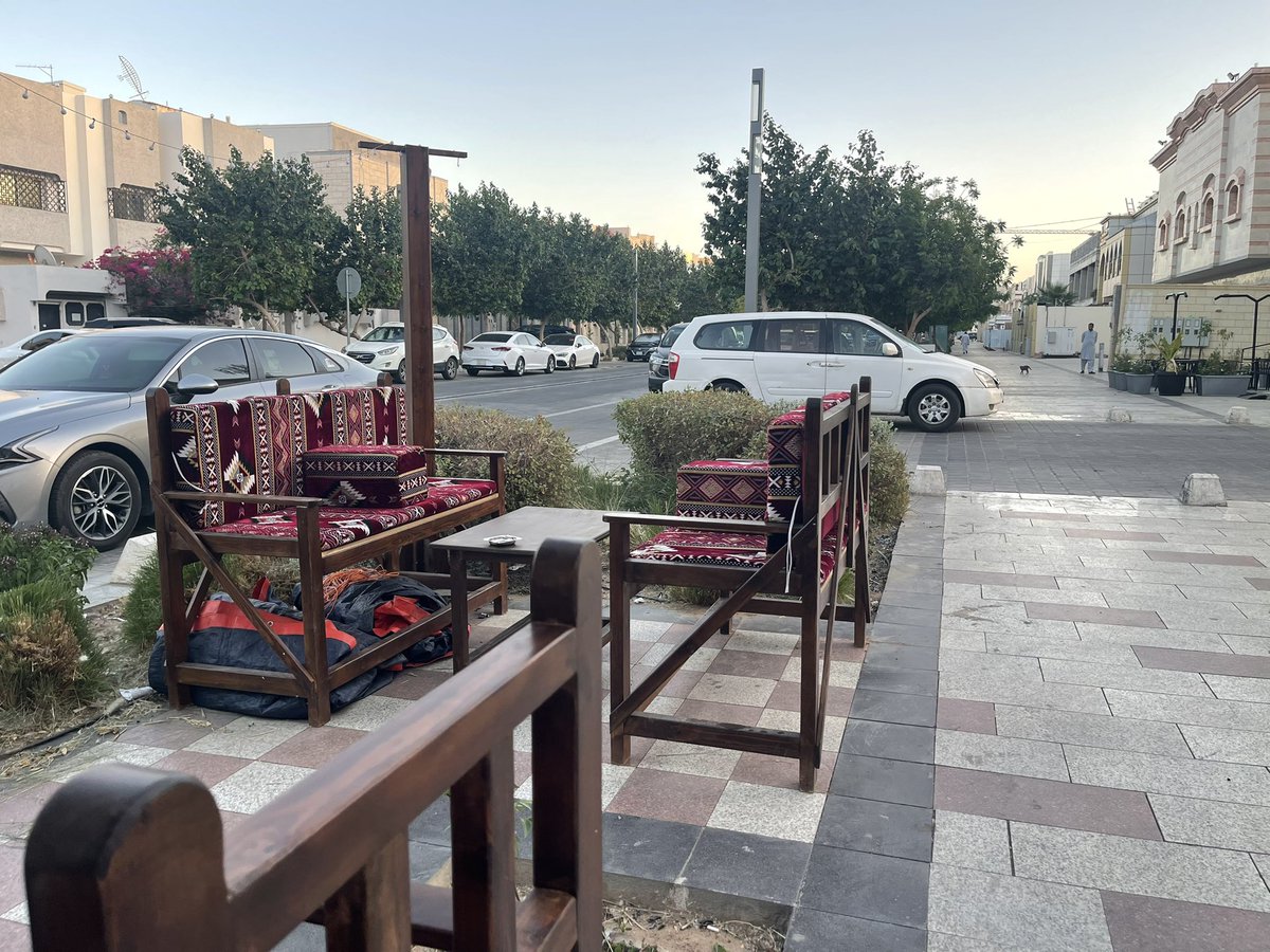 ehabamri's tweet photo. مثال جيد في المدينة المنورة لاعادة تأهيل شارع سكني وتحويله إلى تجاري. في حي سلطانة             المدينة المنورة من خلال هيئة تطوير المدينة والأمانة تقوم بعمل مميز في اعادة تأهيل الطرق والشوارع #Ehab_streets https://t.co/U8X3afRncu