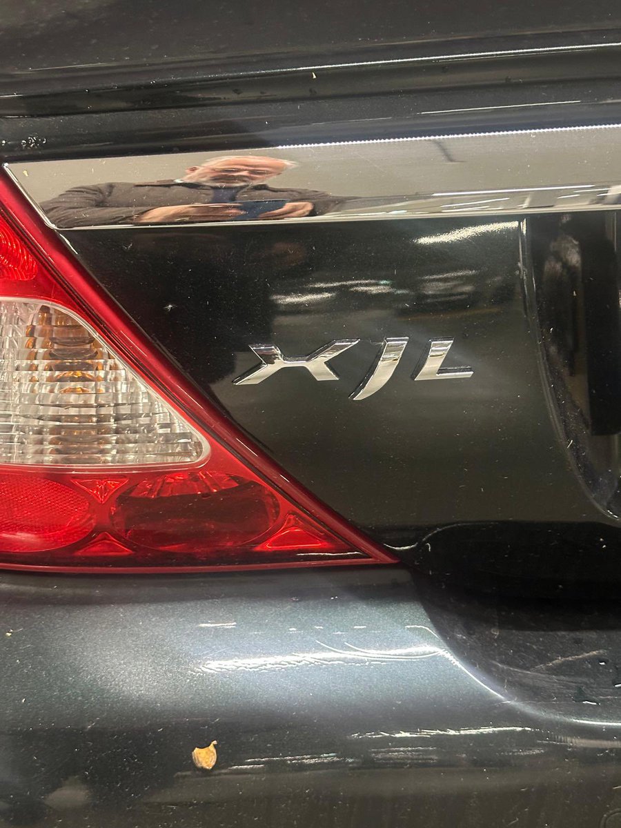 BNRpetrolheads's tweet photo. De Petrolheads hebben weer een en ander met jullie te bespreken. Het typeplaatje komt uit China, de Hyundai achterlichten uit… ja waarvandaan eigenlijk? #pc385 https://t.co/YLjIPoZiMY