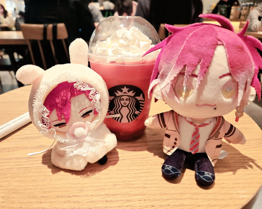 Fenrir_03's tweet photo. ハユンくんぬいと新作スタバ🍓

#ムニャ https://t.co/tzrAymsG0W