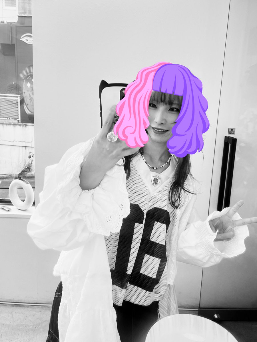 maruasahina's tweet photo. 髪染めたからさ、ライブよりひと足先にお披露目しちゃおうかな！明日！配信で！ https://t.co/lke6FUy2ZX
