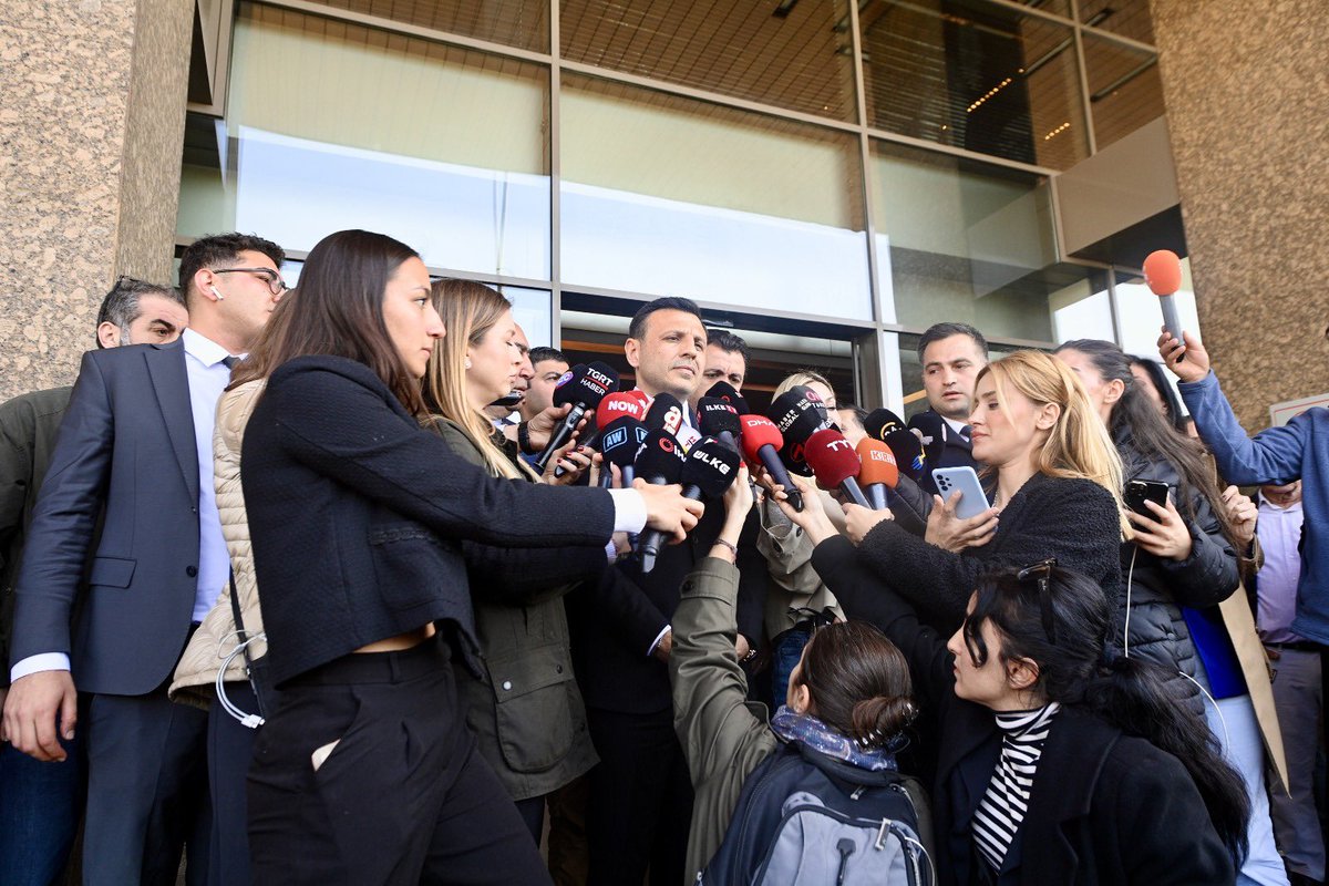 TBMM Meclis Başkanvekili ve DEM Parti İstanbul Milletvekili Sırrı Süreyya Önder’i tedavi gördüğü hastanede ziyaret ederek sağlık durumu hakkında bilgi aldık. Ailesine ve yakınlarına geçmiş olsun dileklerimizi ilettik. 

Önder’in bir an önce sağlığına kavuşarak görevinin başına