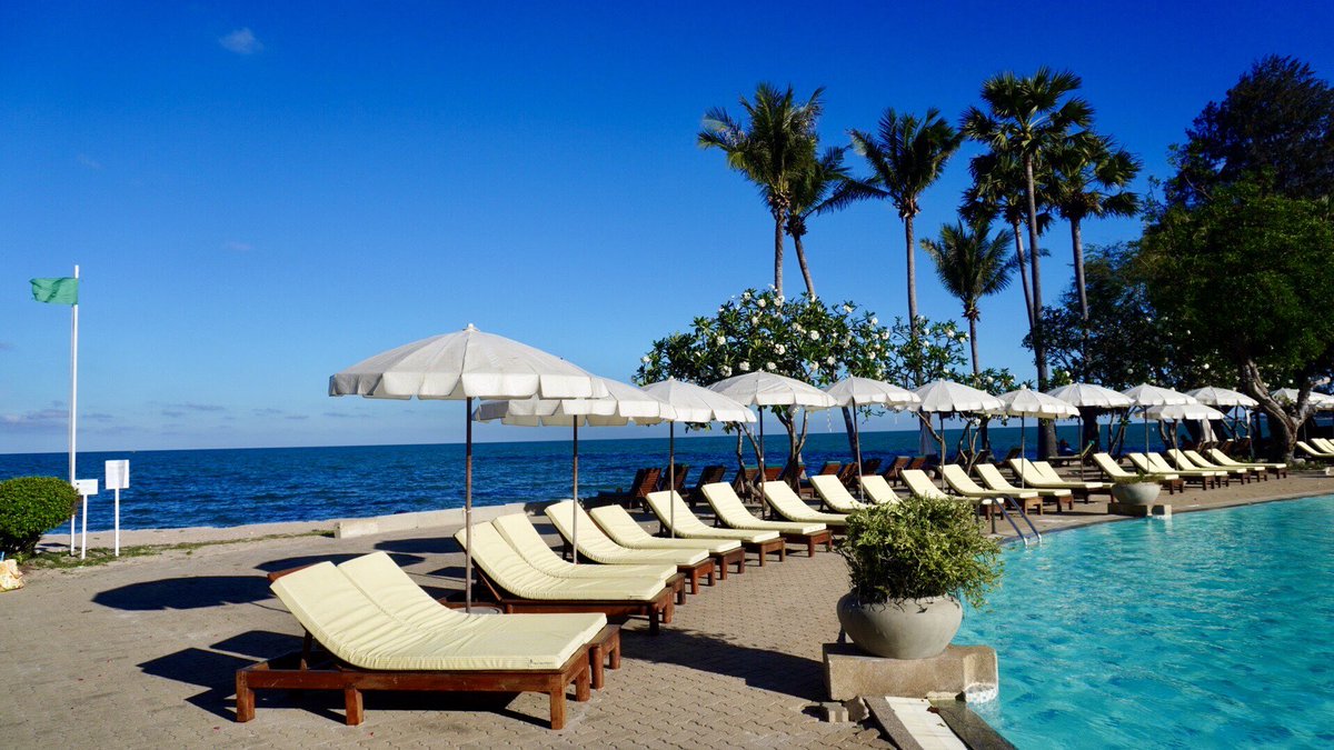 maartstudio's tweet image. “Just got back from a trip—time to do a travel sketch!” ไปเที่ยวมาต้อง Sketch travel หน่อยฮะ 👨🏻‍🎨🎉 #sketch #sketchtravel #watercolor #maartstudio #landscapepaintings #seascapepainting #gopaint #เที่ยวด้วยวาดด้วย