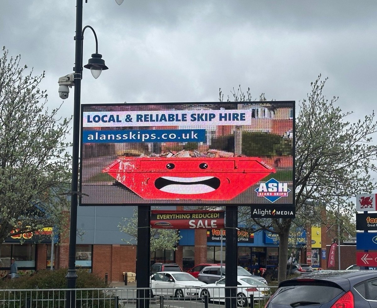Our new digital billboard ad is live at St. David's Retail Park in #Saltney! Look out for our bright red happy skip on the big screen. Booking online is easy with our 3 step process - visit our website today 👇

alansskips.co.uk

#SkipHireChester #LocalSkips #NorthWest