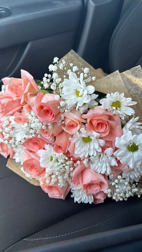 BeautifulFlow34's tweet photo. Did you know: In many cultures, women traditionally lead Easter preparations, from baking festive treats to organizing egg hunts and decorating homes. 🐣💐 https://t.co/weITRJqcyC