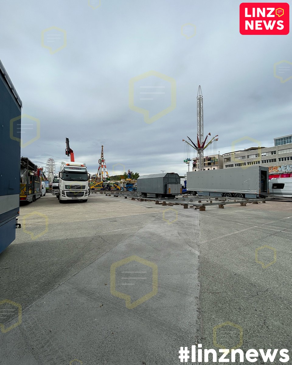 linzdotnews's tweet image. 👀 TAGADA IS WIEDER DA!
🎡 Urfahrmarkt Aufbau läuft.
👉 Der Urfix startet am Samstag in einer Woche.

#aufbau #feuerundeis #tagada #Urfahrmarkt #urfix #countdown #linz #jahrmarkt #volksfest #wiesn #night #omg
