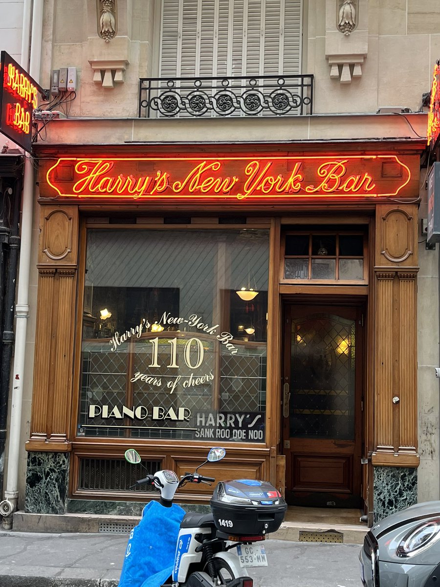 DJohnston83's tweet photo. Harry’s bar Paris. #BondLocations https://t.co/9Bc23BzPid