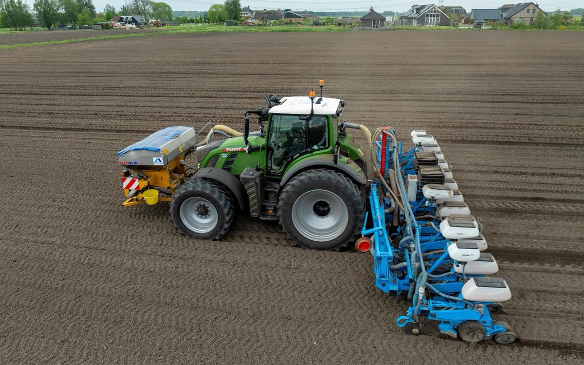 Tercol MG bij het zaaien, gevolgd door een vloeibare toepassing van #Tercol en Stimuter vanaf het 5-bladstadium, stimuleert het wortelgestel. Het #microgranulaat bevordert de vorming van #haarwortels, waardoor de plant zich stevig in de bodem hecht.

pireco.nl/actualiteiten/…