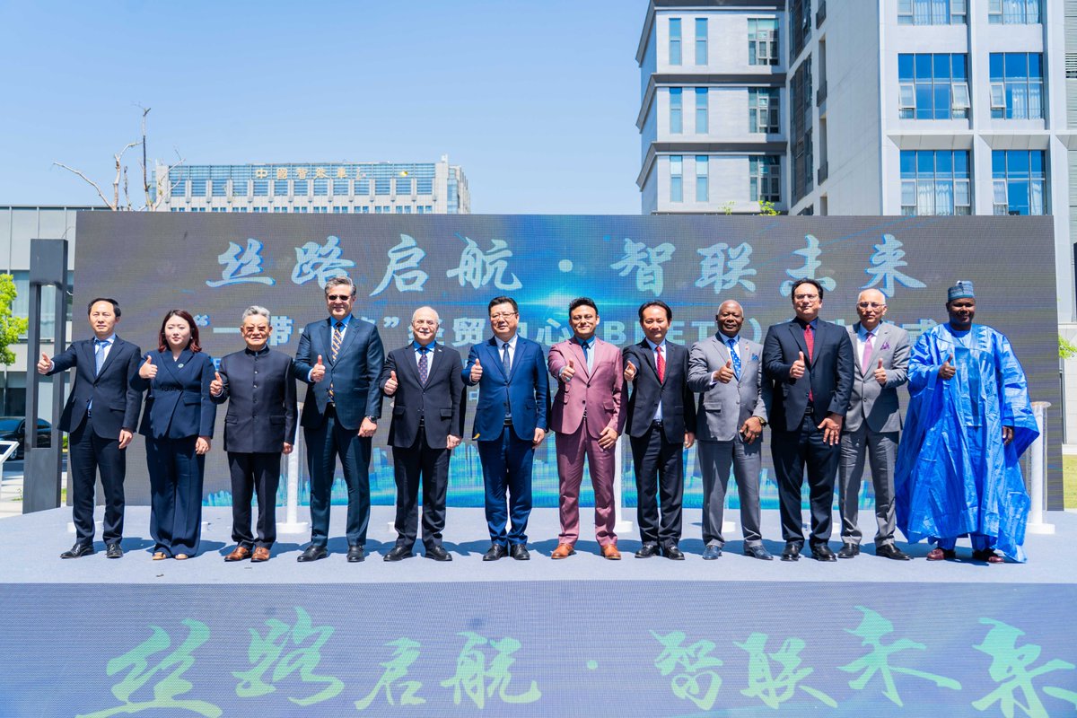 IBI_INTL_GROUP's tweet photo. IBI International Group Co., Ltd. inaugurated its new head office on April 15 at an impressive ceremony. Diplomatic envoys and officials from nine countries including H.E. Martin Mpana (Cameroon) H.E. Hussam Al Husseini H.E. Khalil Hashmi (Pakistan) H.E. Babagana Wakil (Nigeria) Ms. Özlem Kural (Türkiye) Mr. Sherzod Narzullaev(Uzbekistan) Mr. Salim Ait Belhadj(Morocco) Ms. Lydia Oppong-Gyimah (Ghana) Mr. Faisal Mohammed S.H. Alsada (Qatar) and Amb. Sha Zukang (Former Under-Secretary-General of the United Nations) attended the ceremony, affirming IBI Group and their support to IBI Group for boosting trade and investment with their respective countries. Mr. Ibrahim Munir, Chairman of IBI Group, emphasized the Group’s commitment to bilateral bulk trade, supply chain and cross-border partnerships, delivering integrated solutions across diverse industries, including EPC,TOT,B2B and B2G collaborations.
#BRI #Trade 
2025年4月15日，易必国际集团有限公司隆重举行新总部启用仪式。来自喀麦隆、约旦、巴基斯坦、尼日利亚、土耳其、乌兹别克斯坦、摩洛哥、加纳、卡塔尔等九国的使节和官员，以及联合国前副秘书长沙祖康大使出席仪式，表达了对易必集团的支持与对推动本国与中国贸易投资合作的高度期待。
易必集团董事长莫尼先生表示，集团致力于双边大宗贸易、供应链及跨境合作关系，并在EPC、TOT、B2B和B2G等多元化产业中提供一体化解决方案。