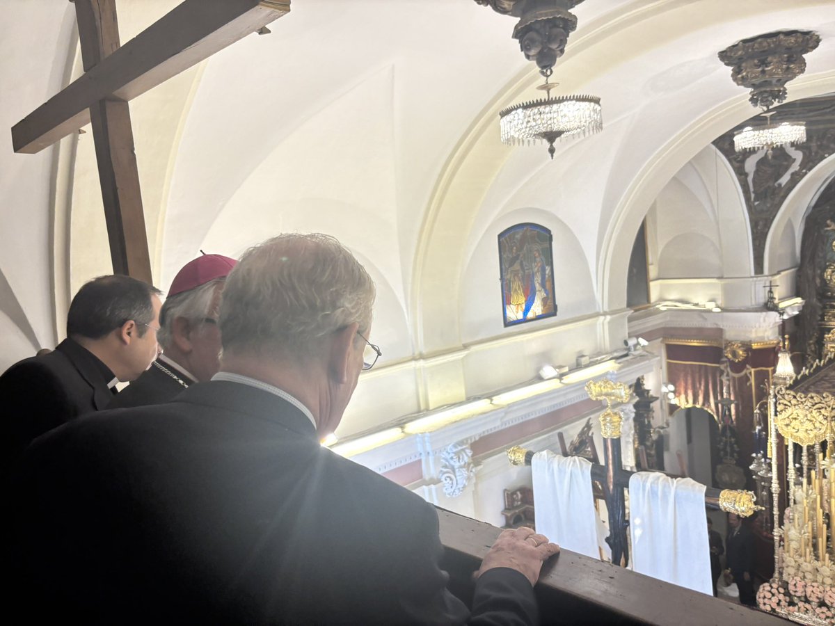 ElConsejoSev's tweet photo. 🟣 En la capilla de Adriano todo es Piedad y Caridad en este #MiércolesSanto.

El Consejo visita este #MiércolesSanto junto a nuestro Sr. @ArzobispoSaiz a la @HdadBaratillo.

Conoce más sobre esta hermandad ▶️ https://t.co/8eyyNpjwBv

#SSantaSevilla25 https://t.co/p2talMDDEc