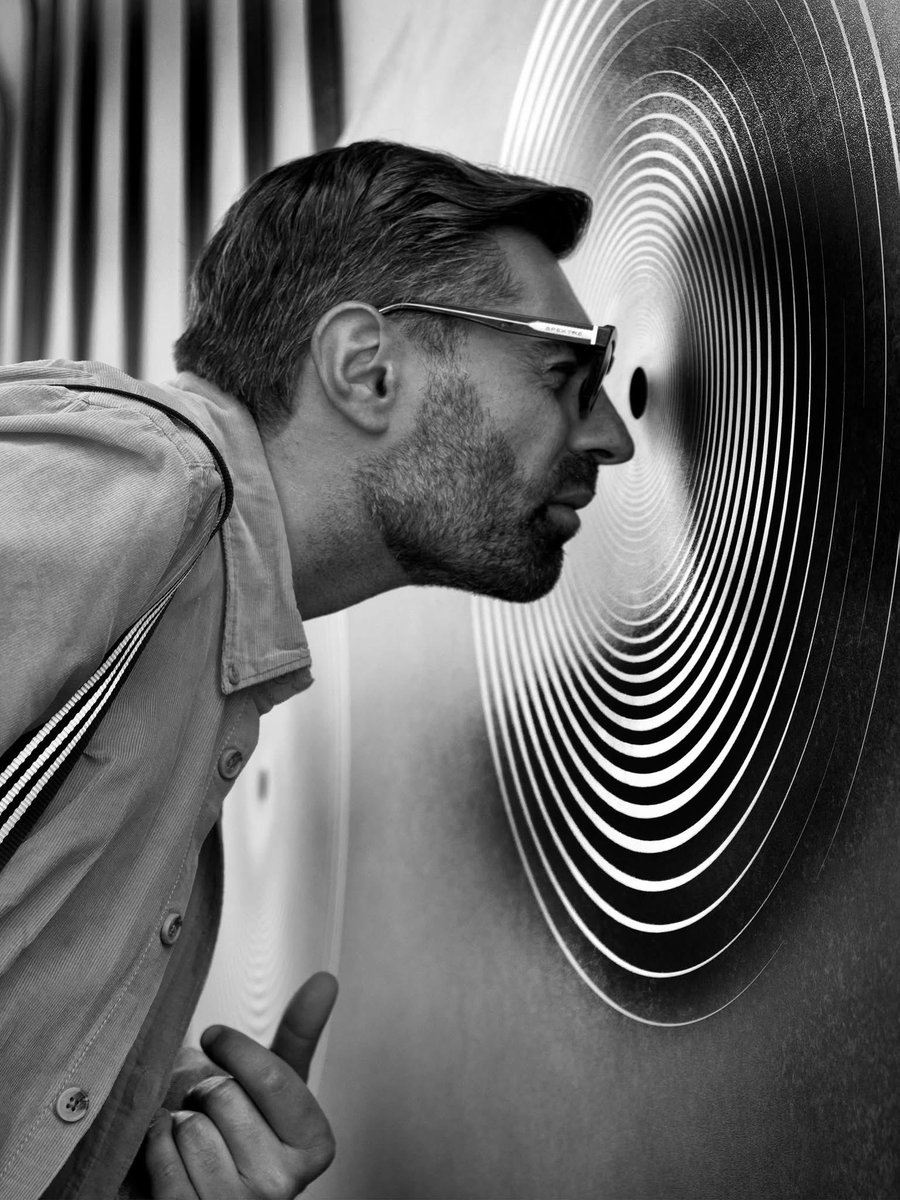 CleliaMussari's tweet image. Il #fuorisalone è come il morbillo. È molto contagioso, prima o poi colpisce tutti e l'unico rimedio è aspettare che passi

📷Alberto Scibona

Milano, #Fuorisalone2025