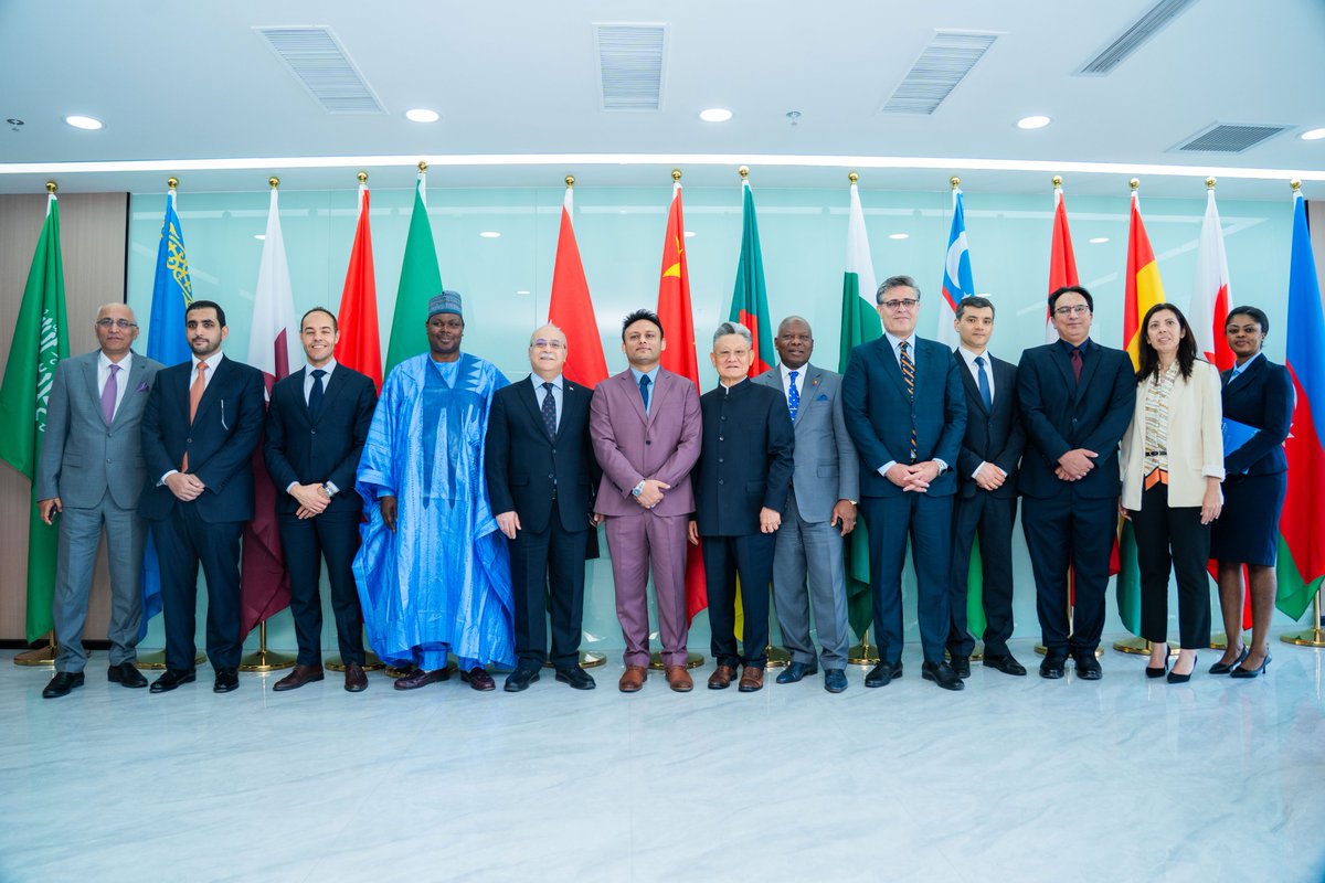 IBI_INTL_GROUP's tweet photo. The Belt and Road Economic and Trade Centre(BRETC), spearheaded by IBI International Group, was officially inaugurated on April 15 in Changshu, Suzhou. Diplomatic envoys from 9 countries, United Nations representatives, and government officials jointly witnessed this milestone event. As a one-stop hub, BRETC offers rent-free office spaces, complimentary Country Display Zones, B2B matchmaking, joint venture facilitation, and fast-track trade support to enhance Belt and Road cooperation. Ms. Hannah Chen, CEO of IBI Group, emphasized that the center serves as a pivotal platform for economic collaboration among Belt and Road countries, acting as a vital bridge for public-private partnerships.
#Changshu #Suzhou #BRI  #BRETC
由苏州易必科技集团主导建设的"一带一路"经贸中心（BRETC）4月15日于苏州市常熟市揭牌。来自9个国家的驻华使节、联合国代表及政府官员共同见证了这一里程碑时刻。该中心作为一站式服务平台，为“一带一路”合作提供免租的办公空间、国家展示专区、B2B企业对接、合资项目落地支持及贸易便利化快速通道等多项服务。易必集团首席执行官陈倩女士指出，中心将成为促进“一带一路”国家间经贸合作的重要平台，并搭建政府与企业之间的合作桥梁。