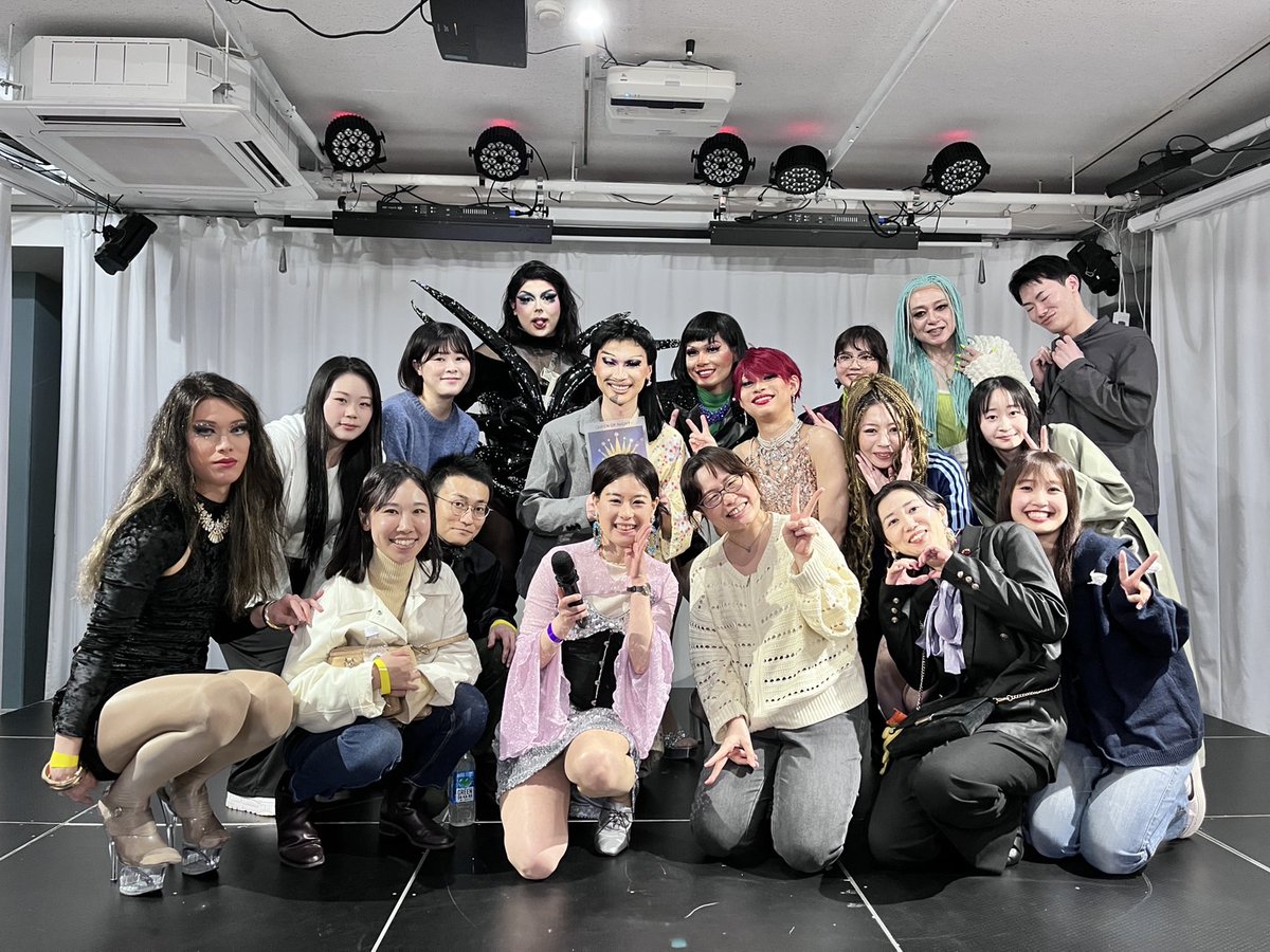 QNight202598716's tweet photo. 【イベント終了報告】
#QueenofNight
4/13(日)出演クイーン3人×2のパフォーマンス対決と、スタークイーンのラビアナさんのトークライブ+パフォーマンスという豪華なイベントが大盛況のうちに終了いたしました!
観客投票の結果、初代QUEEN OF NIGHTはキョウト ガーデンさんでした!!
#dragqueen https://t.co/gqfUriS6WK