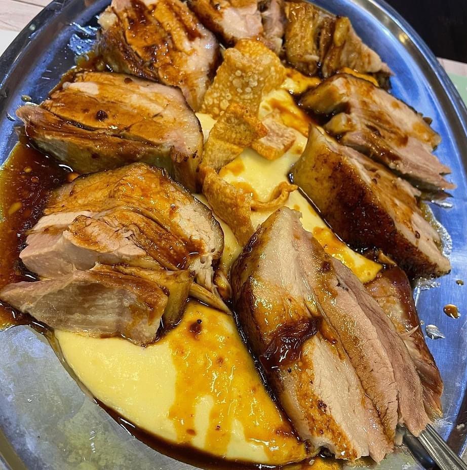 PodrumJanko's tweet photo. Bilo da uživate u sočnom pečenju ili pikantnom specijalitetu, naša vina su savršen partner za strastvenu harmoniju okusa. Uživajte u vinima koja savršeno idu uz najbolju hranu!🍷🔥
#wine #foodie #PodrumJanko #Smederevo #Serbia #WinesofSerbia  ❤ https://t.co/PAQ7Iw5Sdp