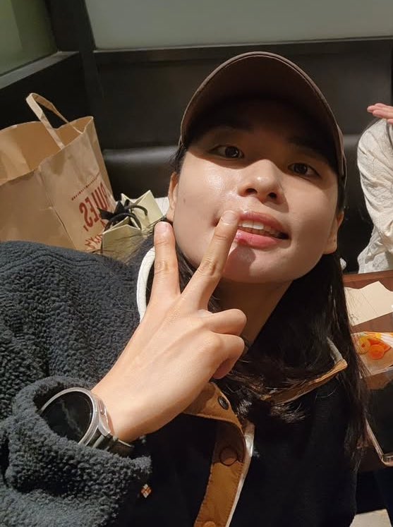 손등브이 하는 이현선이 좋다