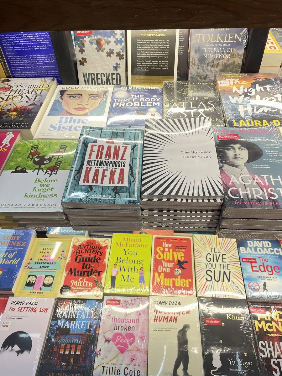 bielbiey's tweet photo. Collecting books to keep me alive https://t.co/6SVXV51yDq