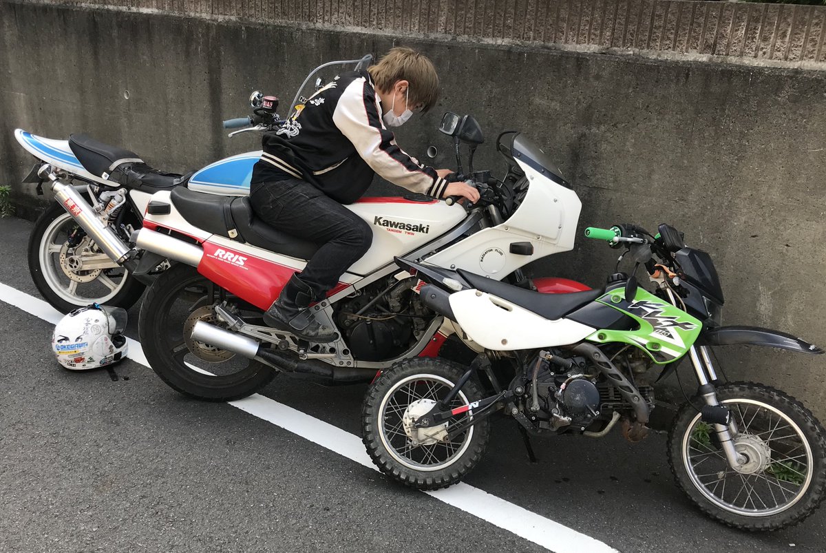 CL50BOAT's tweet image. #2ストのバイクは永久に不滅だと思う人は愛車を貼る

ウチにある2ストは #KR250 と #DT125 …ヤマハが2ストオイル販売しなくなったら終わりだなぁ💨💨💨