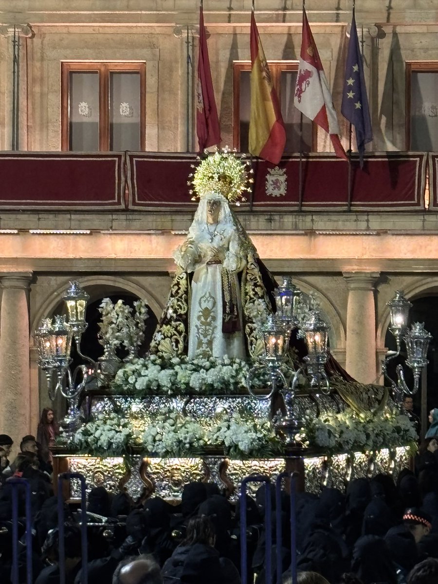 Anaortegav1968's tweet image. Precioso el paso de ayer martes, Las tres Vírgenes, Lágrimas, Soledad y Sngustias

#Leonesp
#Pasos
#SemanaSanta2025