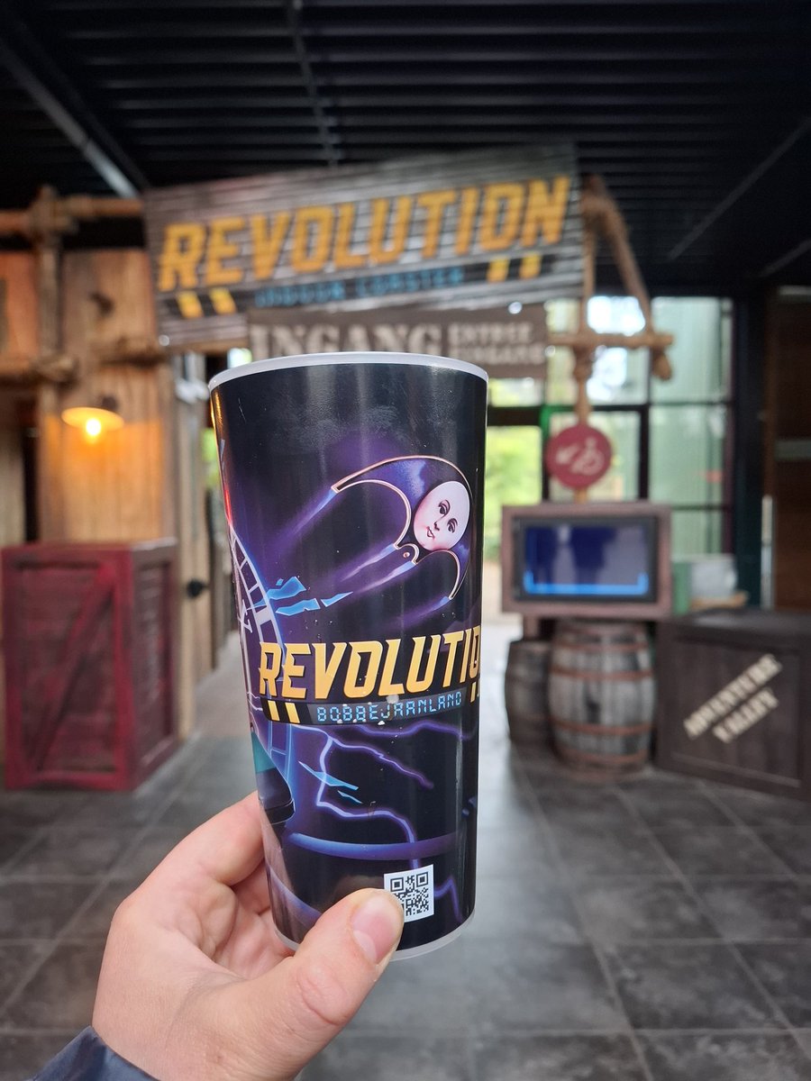 naomischouten1's tweet photo. Nieuwe revolution herbruikbare beker ππ’π @bobbejaanland #bobbejaanland #revolution #revolutionfan https://t.co/1p5kT2oLpC
