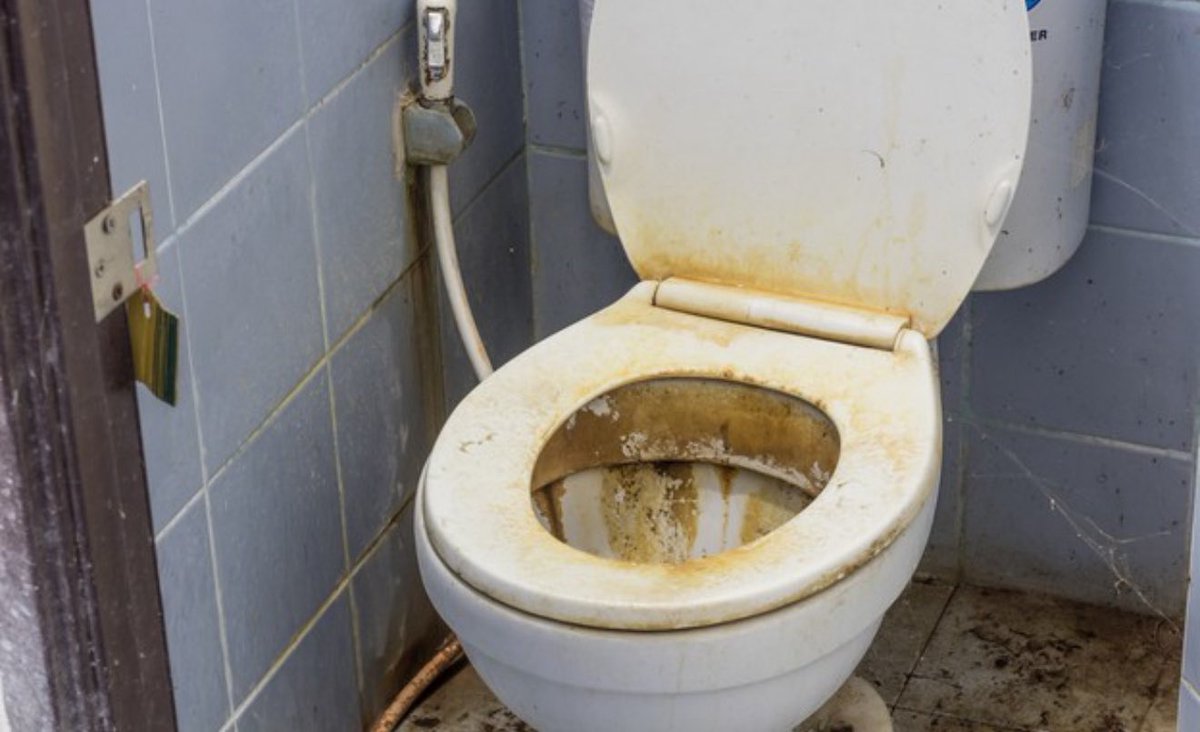 <a href="/netanyahu/">Benjamin Netanyahu - בנימין נתניהו</a> אני פה להזכיר לך שאפילו שירותים ציבוריים לא יקראו על שמך יא עוכר ישראל