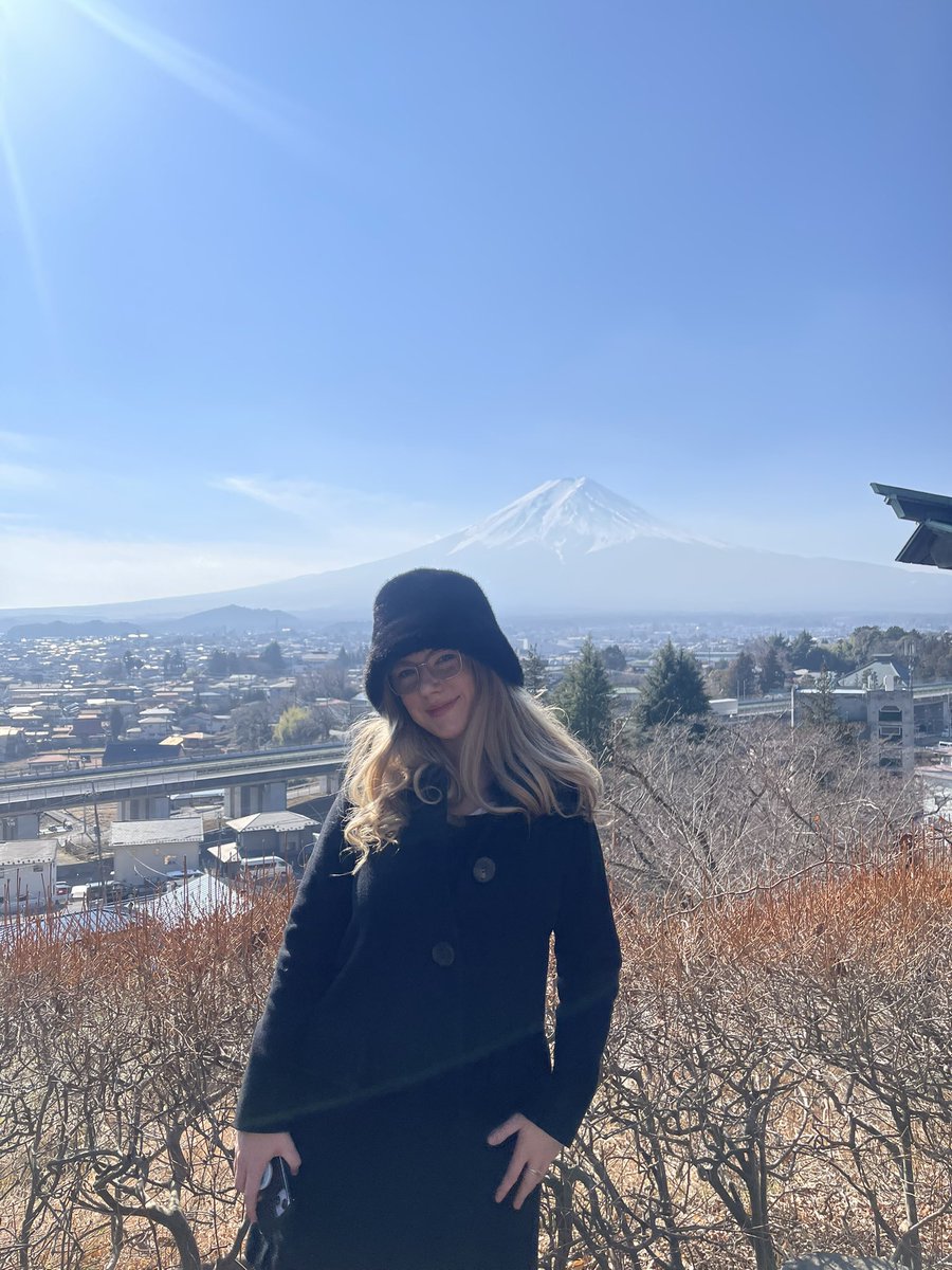 No stream tonight but I will be back tomorrow but here’s two unseen photos from Japan 💗  

Can’t wait to chat to you all tomorrow ☺️