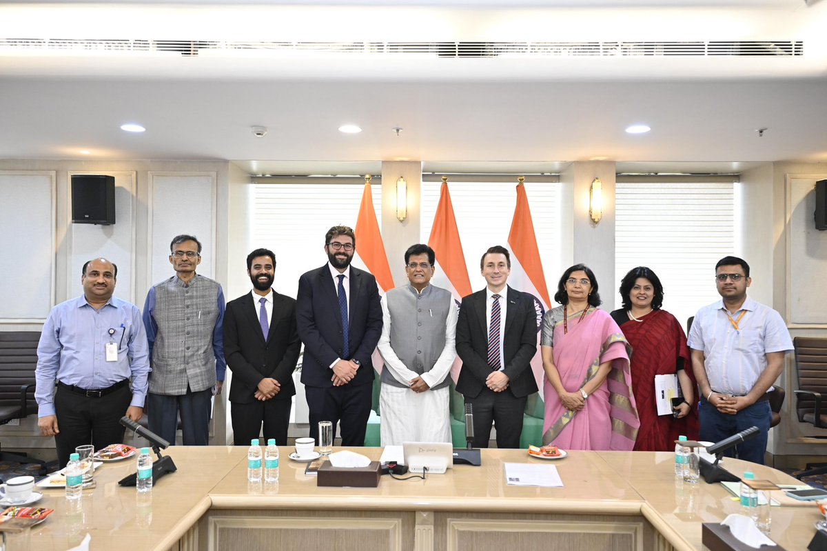 PiyushGoyal's tweet photo. Met a delegation from @Starlink, comprising of Vice President Chad Gibbs &amp; Senior Director, Ryan Goodnight. 

Discussions covered Starlink's cutting-edge technology platform, their existing partnerships &amp; future investment plans in India. https://t.co/mX66Y6Ltsn
