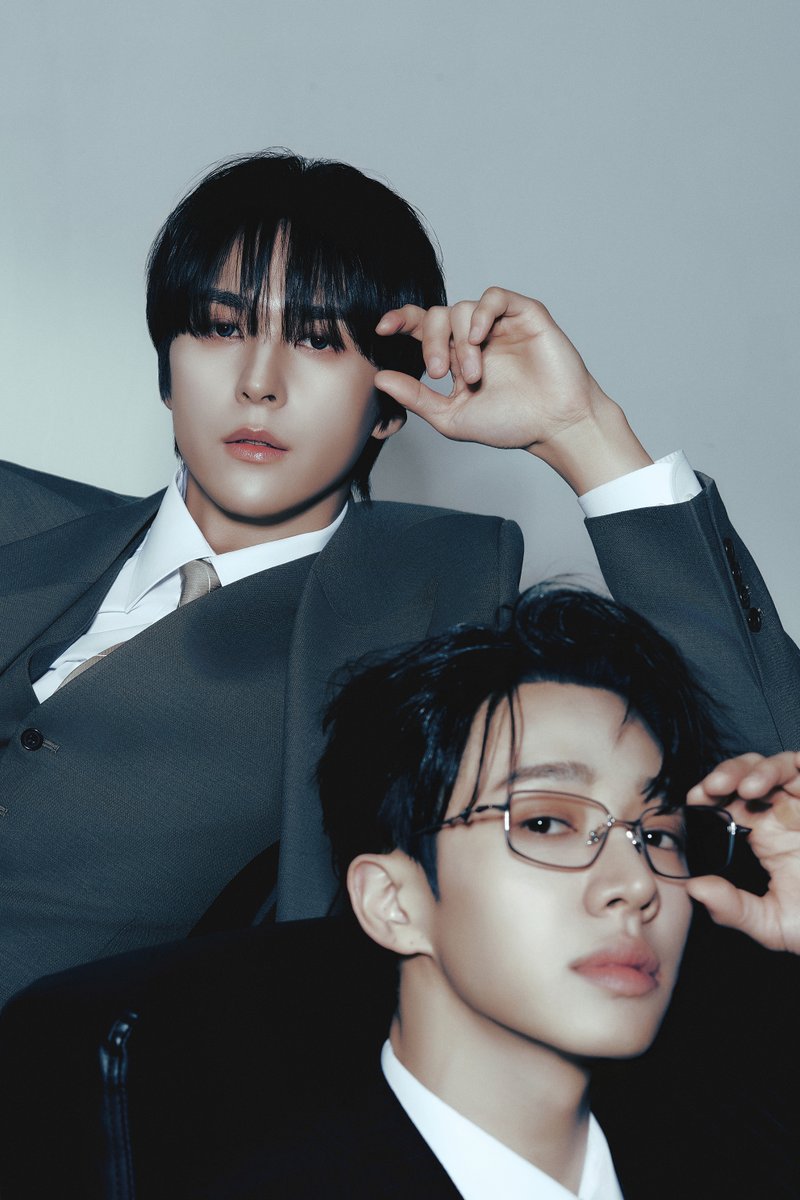 Highlight_AUent's tweet image. HIGHLIGHT THE 6th MINI ALBUM [From Real to Surreal] CONCEPT PHOTO #1 - Real A ver.
2025. 04. 28. 18:00

⛓️ aroundusent.com

#From_Real_to_Surreal
#하이라이트 #HIGHLIGHT
#비스트 #BEAST
#윤두준 #YOONDUJUN
#양요섭 #YANGYOSEOP
#이기광 #LEEGIKWANG
#손동운 #SONDONGWOON