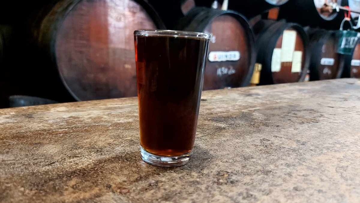 ✝ La #SemanaSantaMLG va llegando a su ecuador… y aquí el incienso se mezcla con el aroma de nuestros barriles.

🍷 Pasa, toma un vino , y sigamos celebrando juntos lo que hace grande a Málaga.

👉 ¡Os esperamos!