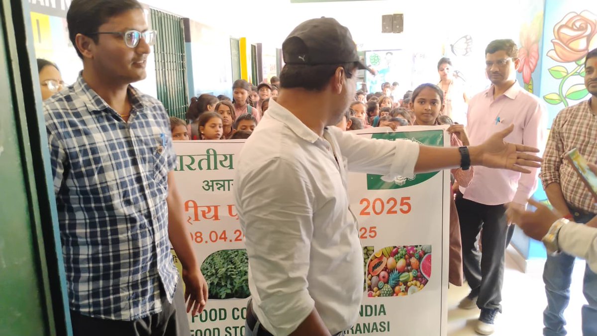 भारतीय खाद्य निगम,  वाराणसी के  द्वारा #PoshanPakhwada2025 के अंतर्गत 16.04.2025 को नजदीकी विद्यालयों में बच्चों को मोटापे से बचाव व संतुलित आहार के महत्व पर जागरूक किया गया। स्वस्थ बचपन, सशक्त भारत की ओर एक कदम!@FCI_NorthZone <a href="/FCI_India/">Food Corporation of India</a> <a href="/FciLko/">FCI Uttar Pradesh</a>