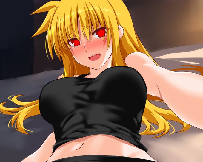 腹筋運動してるフェイトさん。
手を引っ張られて強制的に腹筋継続^^ 