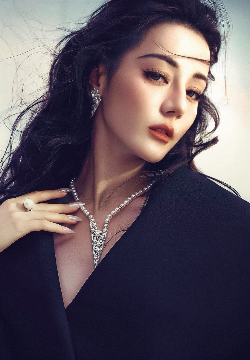 𝐃𝐢𝐥𝐫𝐚𝐛𝐚 𝐢𝐬 𝐜𝐮𝐭𝐞 𝐚𝐧𝐝 𝐛𝐞𝐚𝐮𝐭𝐢𝐟𝐮𝐥 𝐟𝐫𝐨𝐦 𝐞𝐯𝐞𝐫𝐲 𝐚𝐧𝐠𝐥𝐞.🤍🩷🩵

利き顔はどっち？ってあるけど
#ディリラバ ちゃんはどの角度でも
可愛いし綺麗なの🫶🏻🤍

#Dilraba
#dilrabadilmurat
#迪丽热巴