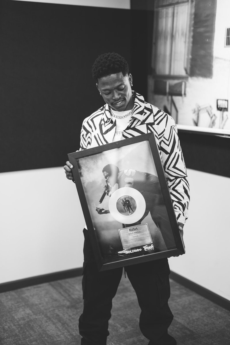 TouchlineTruth's tweet image. My first ever plaque. Thank you for streaming  “I’ll Always Have Me” towards GOLD status. I’m grateful. To the greatest fan base in the world. Ngiyanithanda💙