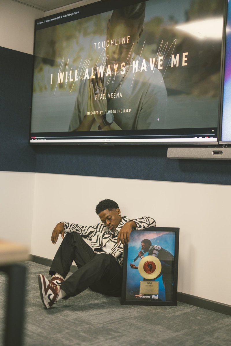 TouchlineTruth's tweet image. My first ever plaque. Thank you for streaming  “I’ll Always Have Me” towards GOLD status. I’m grateful. To the greatest fan base in the world. Ngiyanithanda💙